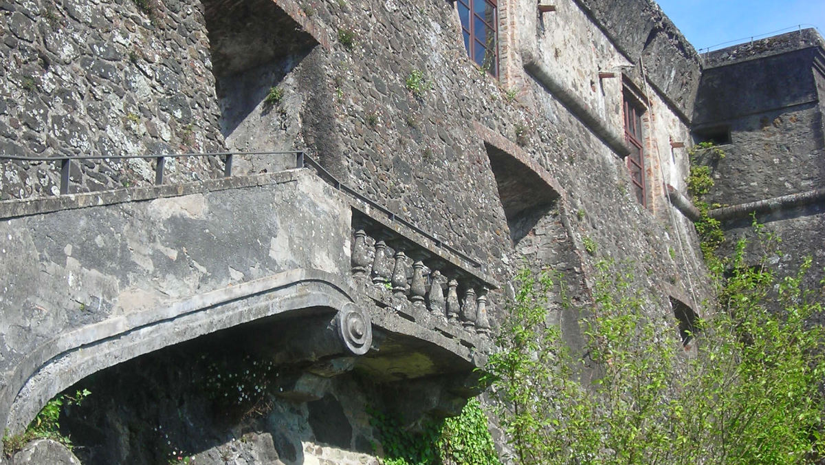 Museo di Storia Naturale della Lunigiana, particolare della scala della Fortezza della Brunella